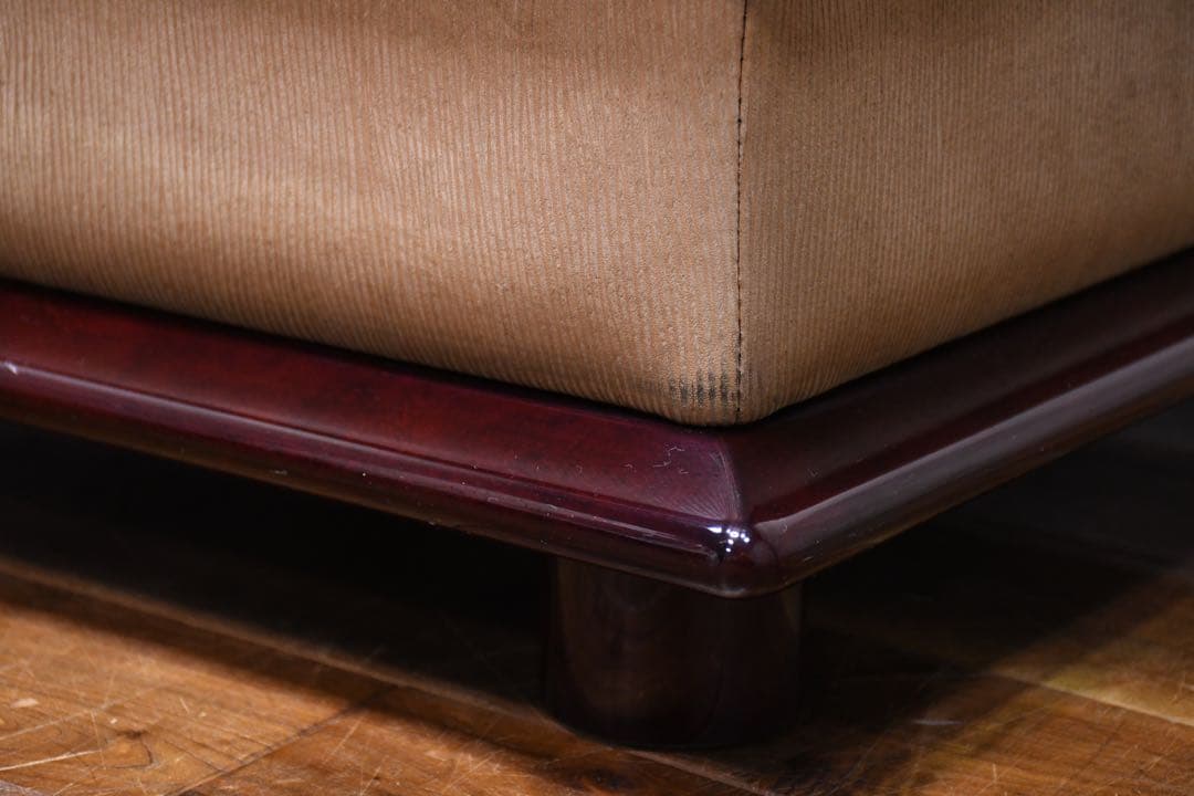 EAC67 北谷家具 KIT FURNITURE 仔山羊革張り オットマン - メルカリ