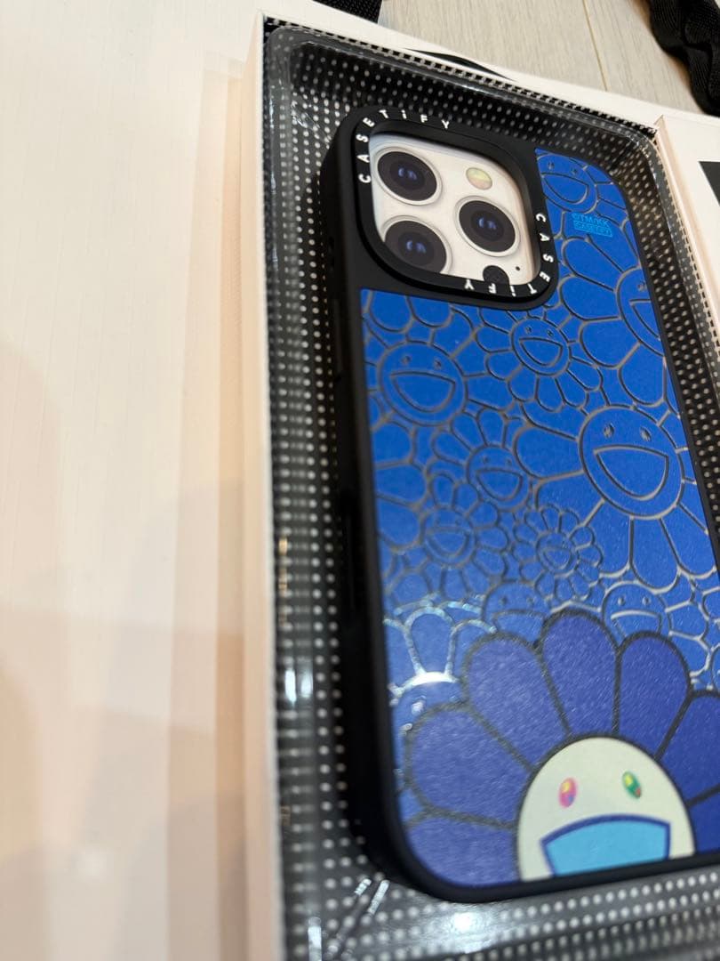 MURAKAMI TAKASHI×CASETiFY スマイルブルーケース - メルカリ