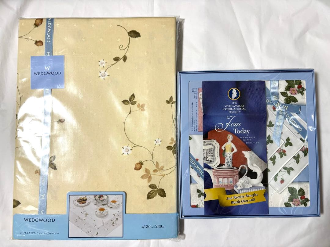 新品　ウエッジウッド　テーブルクロス　130×230㎝　ティーマット他セット 新品 ウエッジウッド ワイルドストロベリー テーブルクロス 130×230