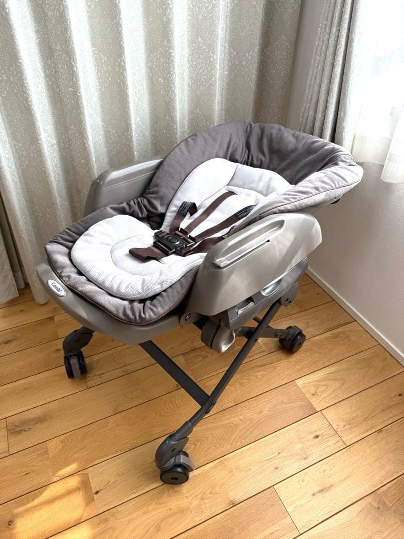 限定モデル】コンビ ネムリラ オートスウィング Simplight トイザらス