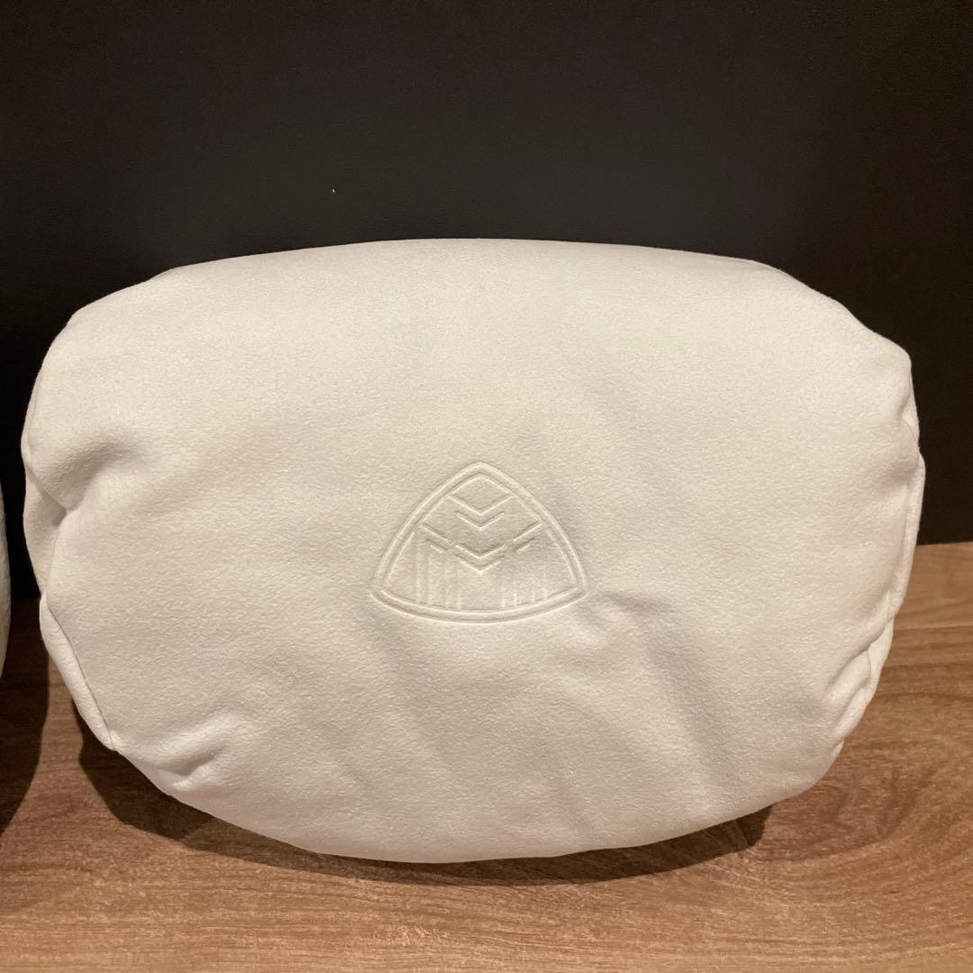 メルセデスベンツ マイバッハホワイト　ネックピロー 純正　2個セット 楽天市場】メルセデスベンツマイバッハSクラスヘッドレスト 枕 車 走行