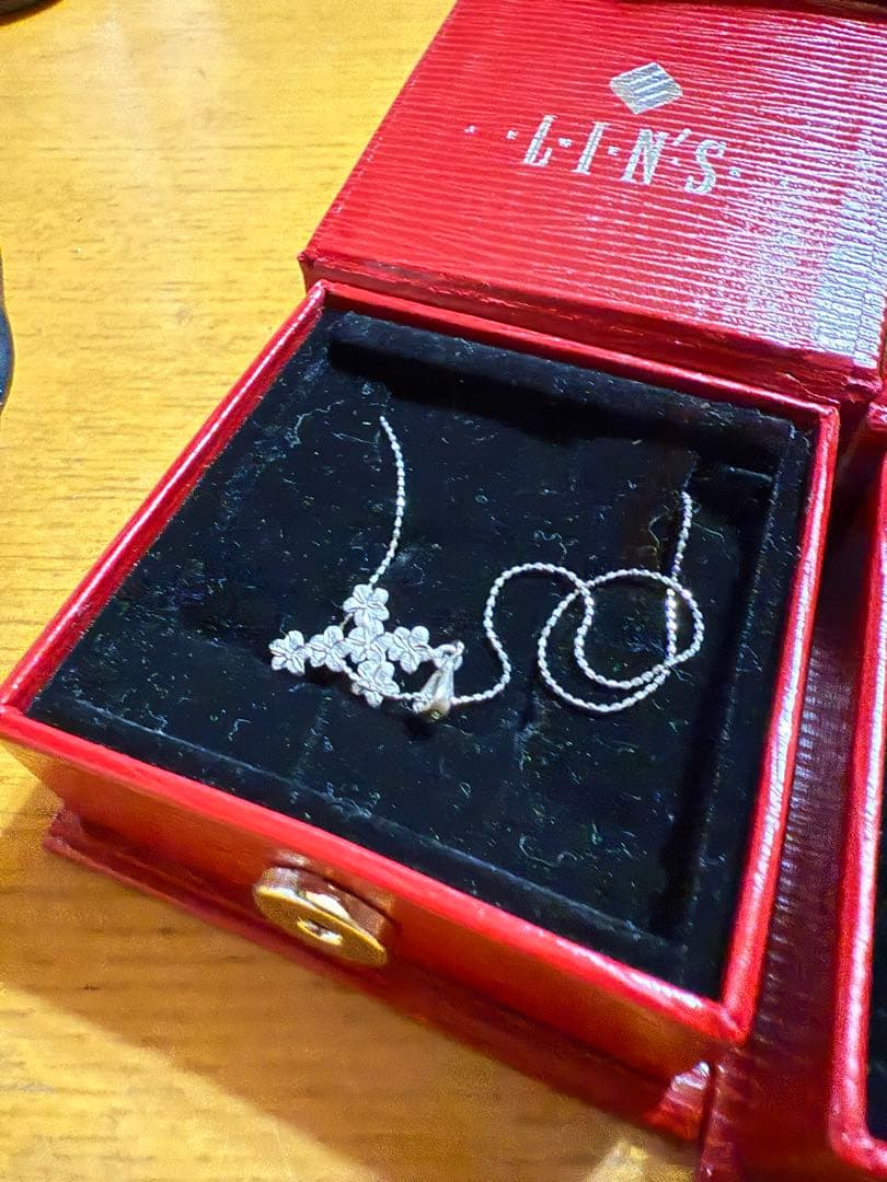 イタリア製・花柄ネックレスとピアスセット ネックレス ピアス セット モダン フラワー 白 黒 : purepoche - 通販