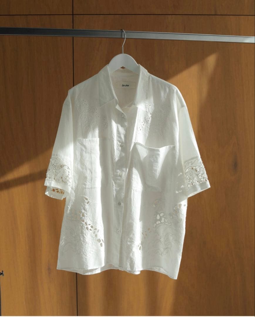 anuke カットワークレースシャツ　ホワイト anuke（アンヌーク） SALE30%OFF anuke 2025SpringSummer トップス
