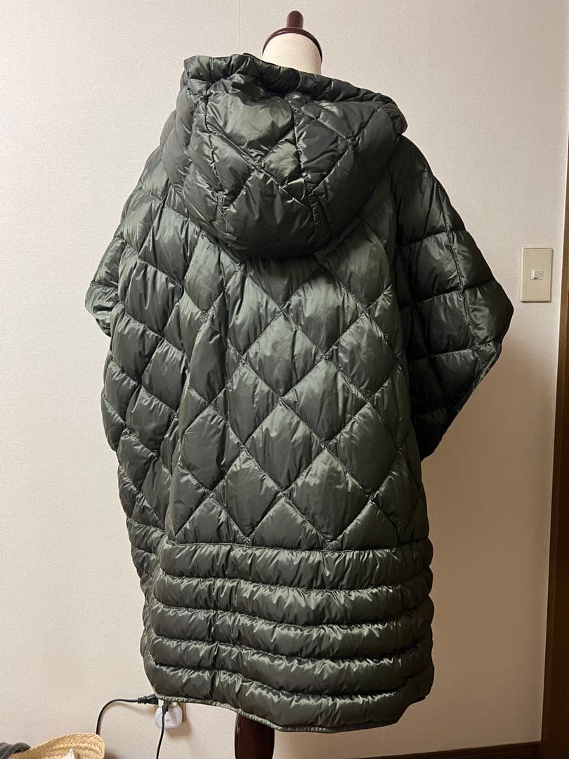 宝物様専用マックスマーラTha Cube ポンチョダウン カーキ Mサイズ