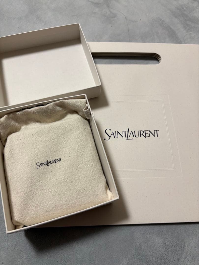 ✨極美品 今日中に発送✨ 早い者勝ちサンローラン ブラック 二つ折り