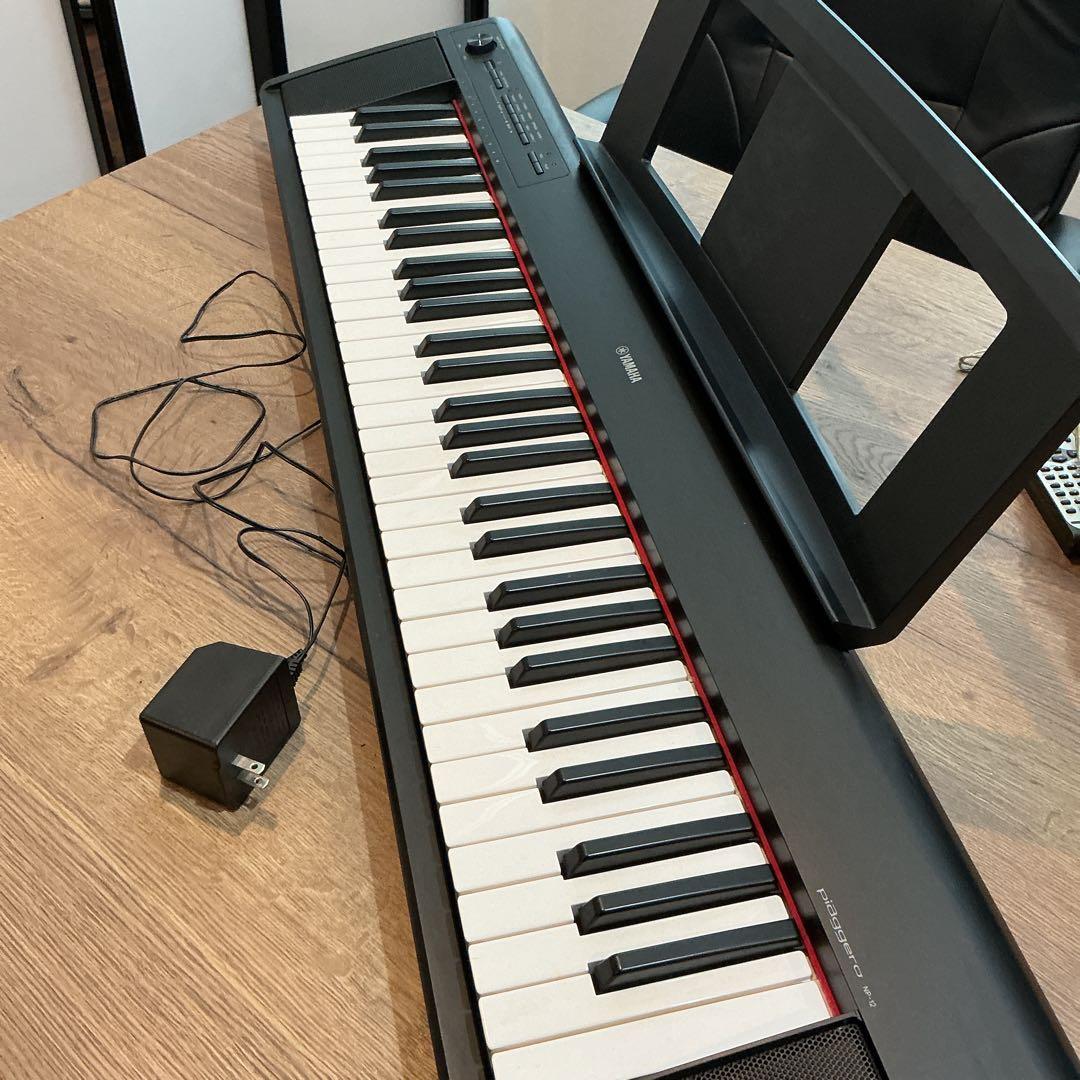 YAMAHA 電子キーボード 2016年製 譜面台・アダプター付き - メルカリ