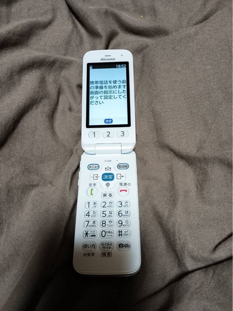 DOCOMO らくらくホン F-41F 白、ホワイト 未使用品 - メルカリ