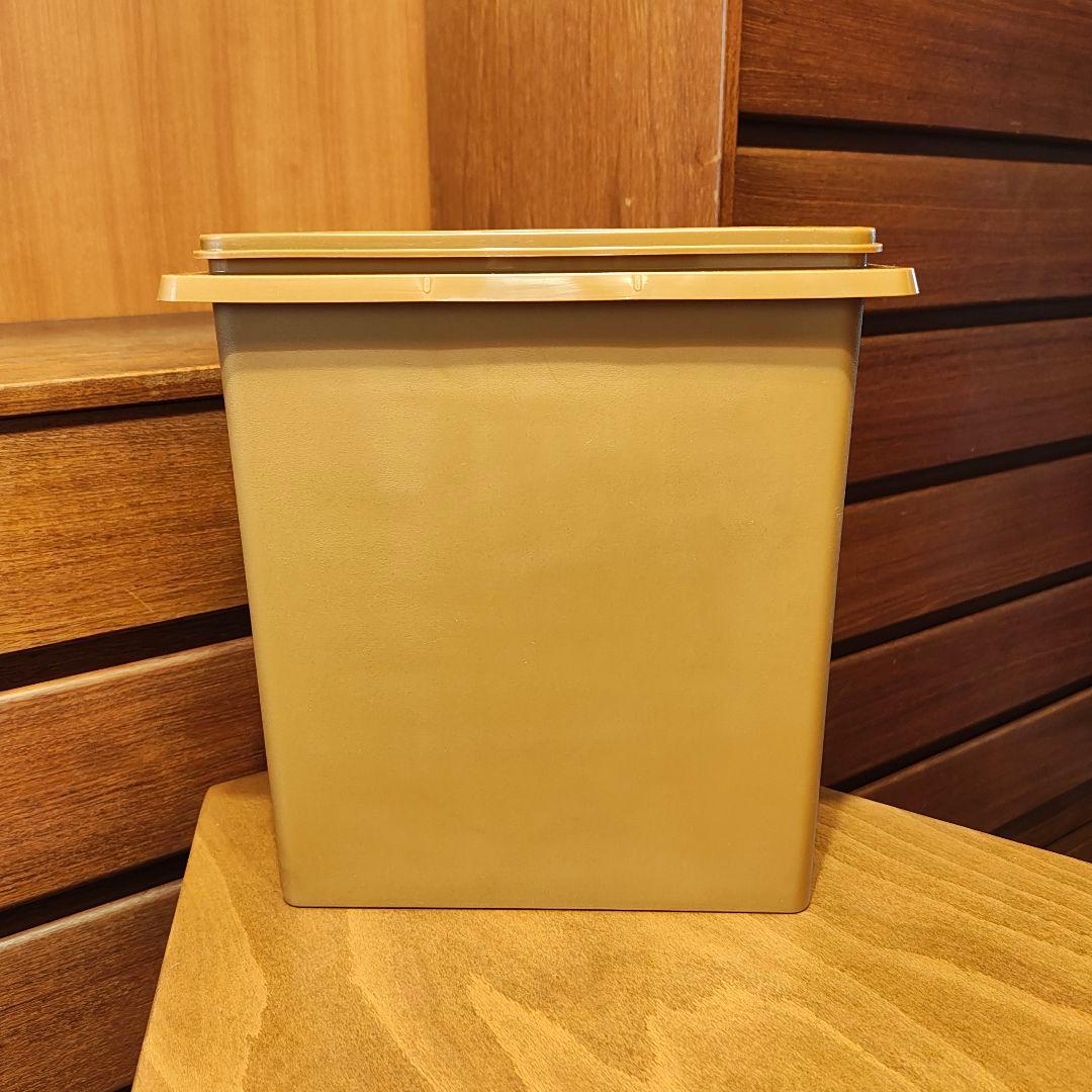 美品 廃盤 希少 タッパーウェア Tupperware 10キロキーパー - メルカリ