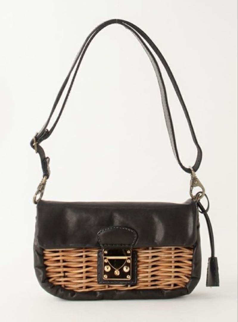 ebagos エバゴス　牛ソフト　ソフトショルダー　ブラック ebagos エバゴス 牛ソフト・ソフトショルダー