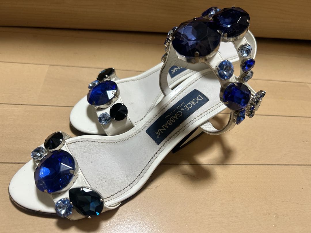Dolce & Gabbana ホワイト ビジューサンダル Dolce&Gabbana Logo Jelly Sandals | Saks Fifth Avenue