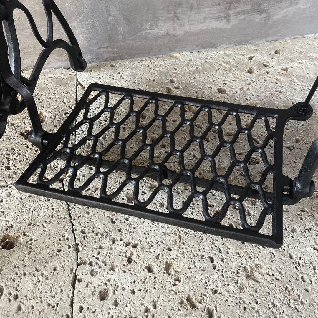 イギリス アンティークミシン脚テーブル SINGER 足踏みミシン 網目 鉄