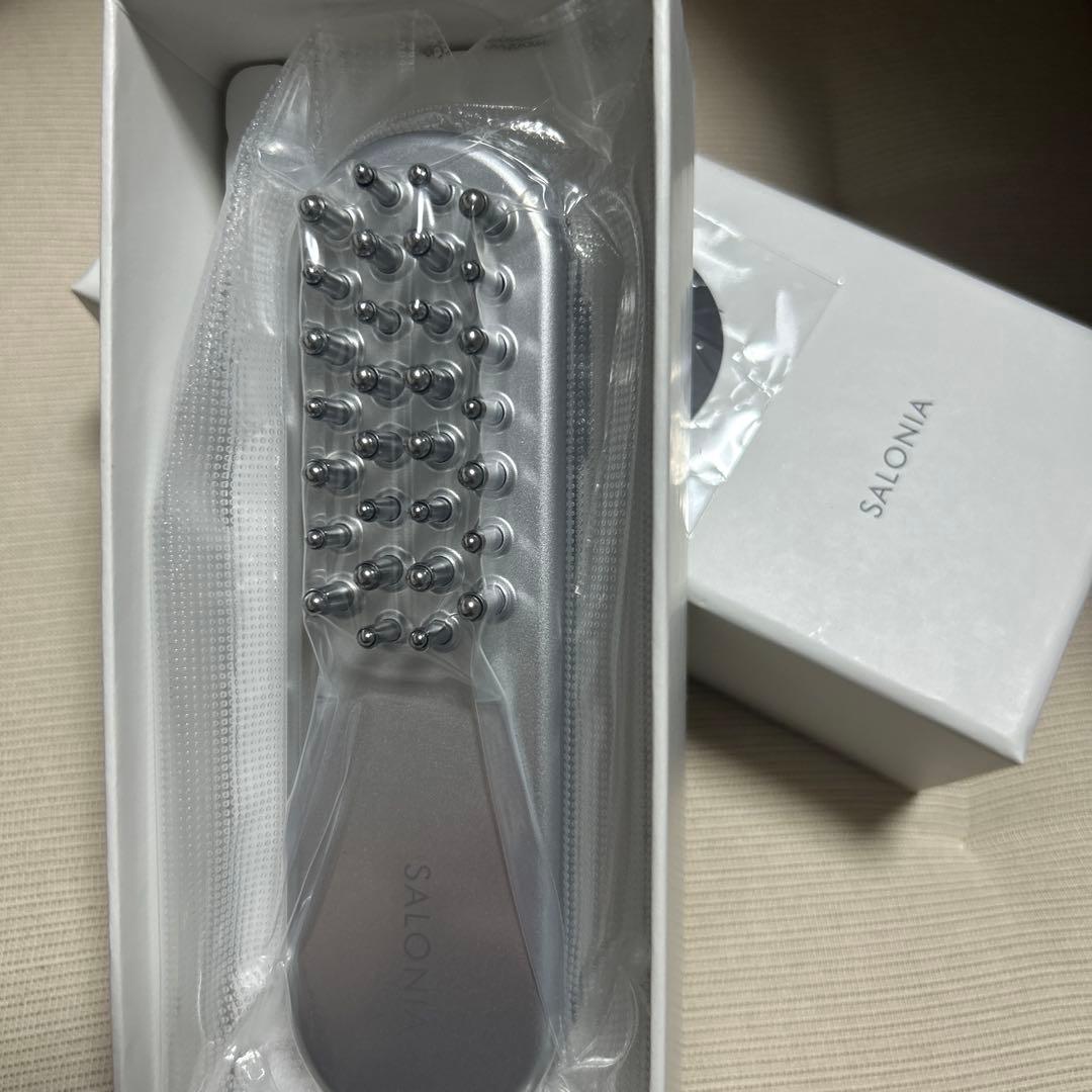 サロニア　SALONIA EMSリフトブラシ 未使用 SALONIA（サロニア） 美顔器 ブラシ EMS リフトケア 頭皮 頭筋 ハリ