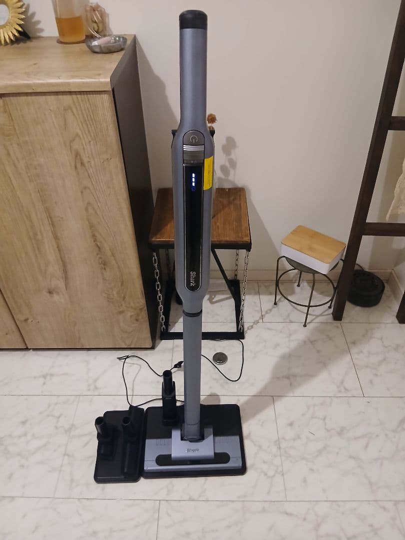 s*4様 Shark CS200JLB コードレス掃除機 自立式充電 スタンド付 Shark（シャーク） Shark EVOPOWER SYSTEM STD コードレススティック