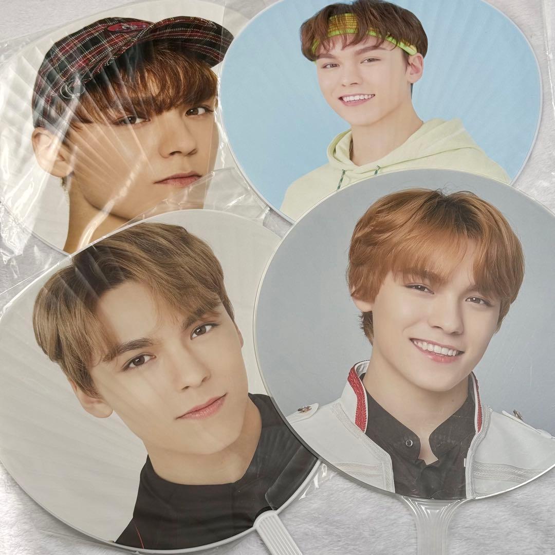 即購入⭕️】SEVENTEEN バーノン うちわ - メルカリ