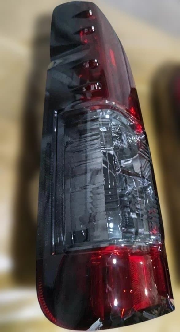 ハイエース200系純正寒冷地仕様テール納車外しグラデーションスモーク