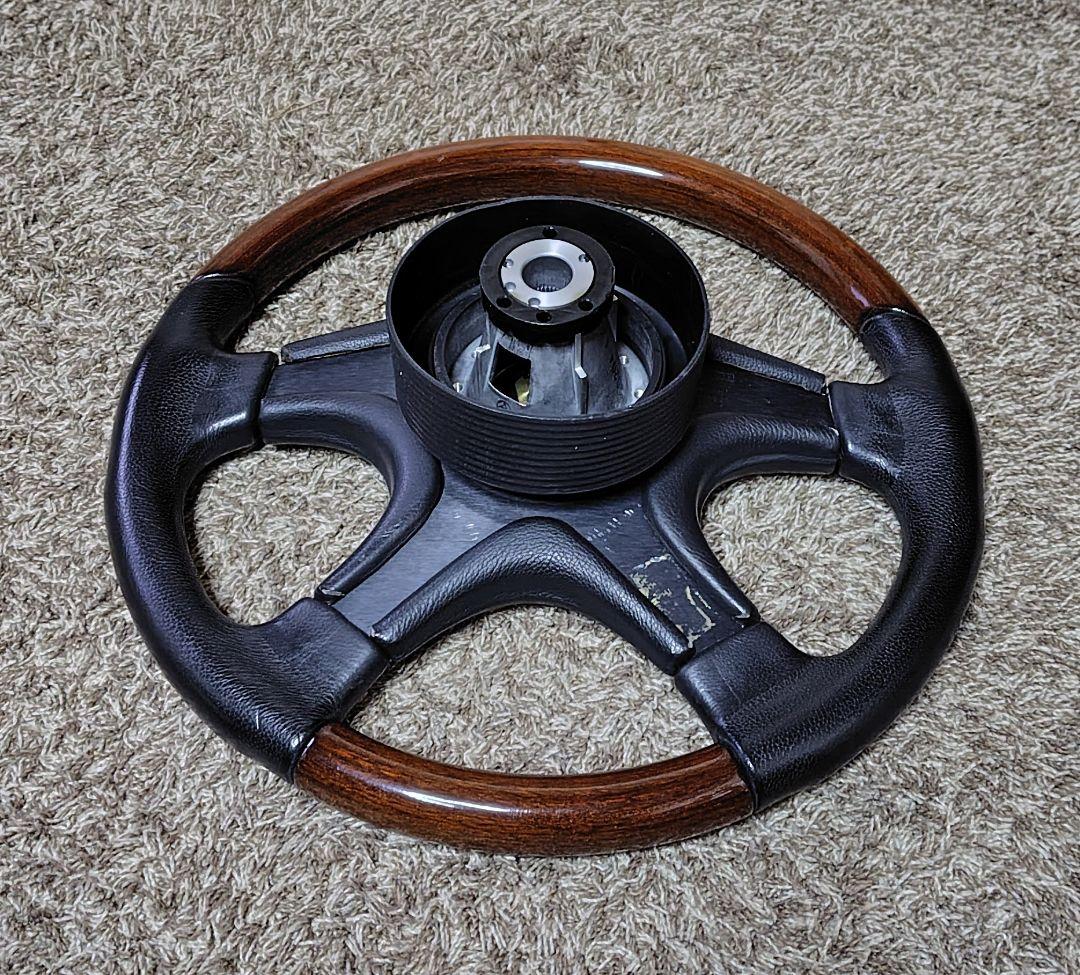 中古・お買得品】MOMOステアリング ウッド＆レザー リーガル ボス