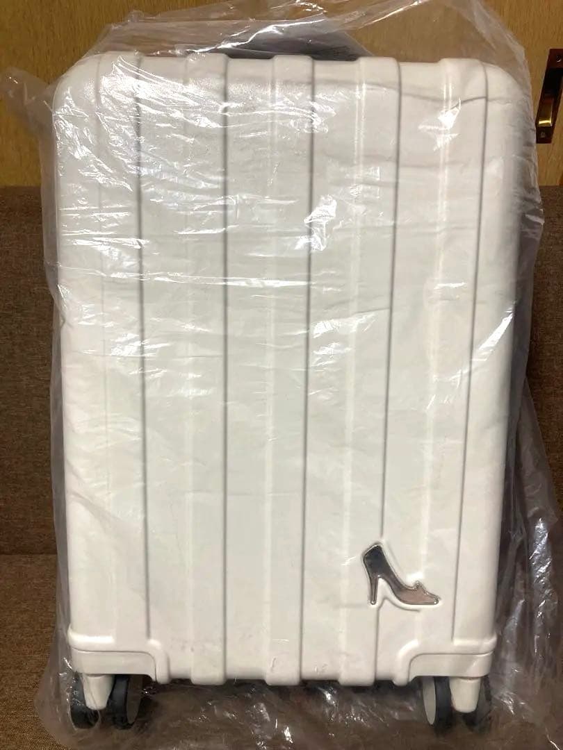 【新品未開封品】しまむら　ちはる　コラボ　キャリーケース　シンデレラ しまむら ちはる キャリーケース5点セット シンデレラ ハッピーバッグ