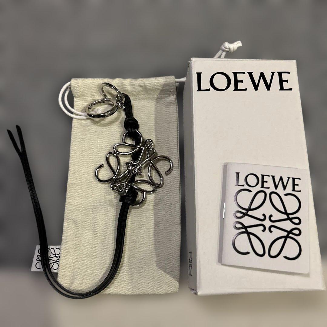 LOEWE シルバー ブラック キーホルダー ロエベ キーホルダー(チャーム) - 黒×シルバー ロゴサークル レザー