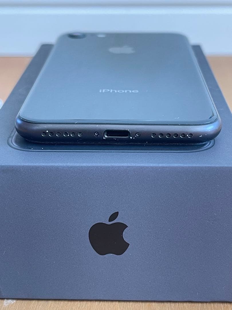 Apple iPhone 8 スペースグレー 本体 訳あり オマケ付き - メルカリ