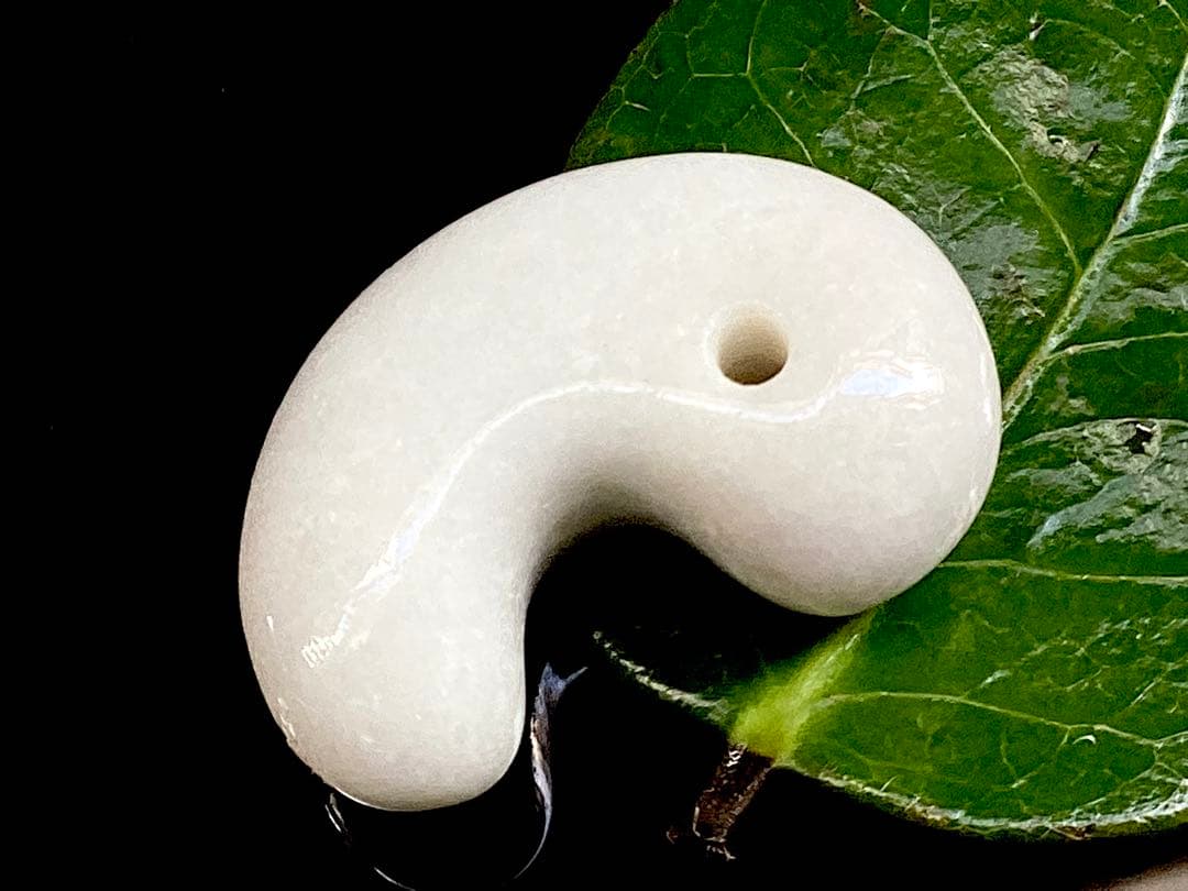 ✳親方も絶賛‼️正規専門店70万円以上の糸魚川翡翠勾玉 最高峰の極上