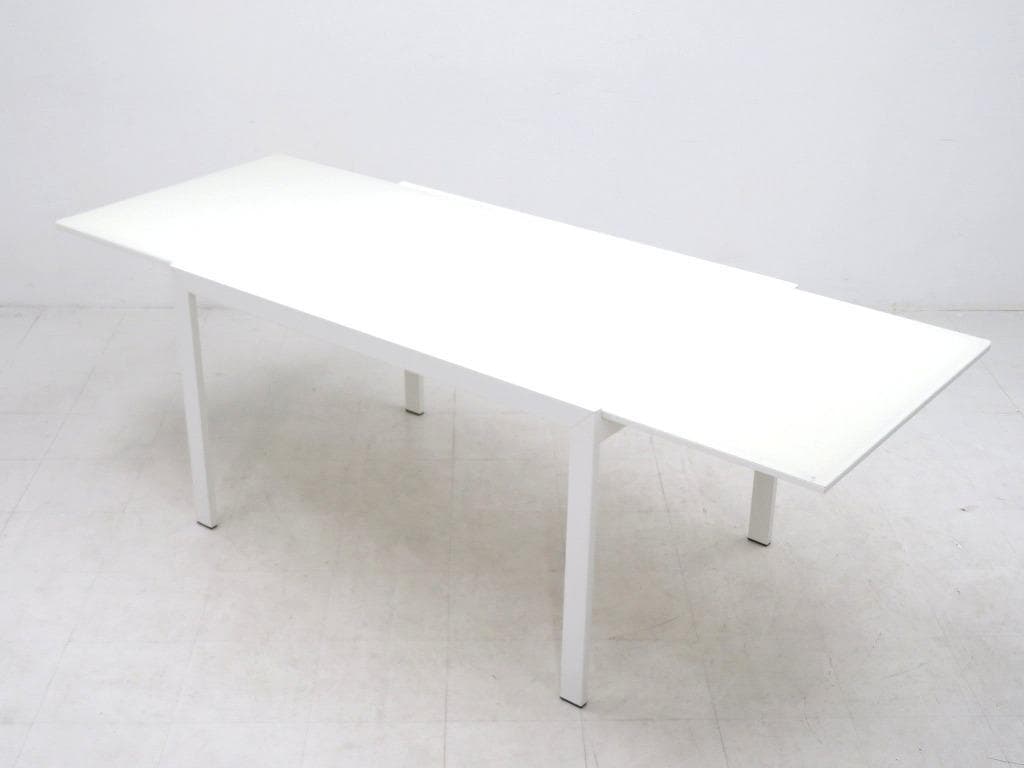 展示品　カリガリス　ガラス　伸長式　エクステンション　ダイニングテーブル イタリアのCalligaris(カリガリス)社の伸長式ダイニングテーブルです