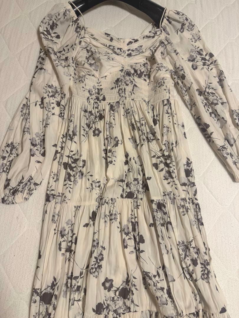 COCO DEAL シャーリングティアードフラワーワンピース - メルカリ
