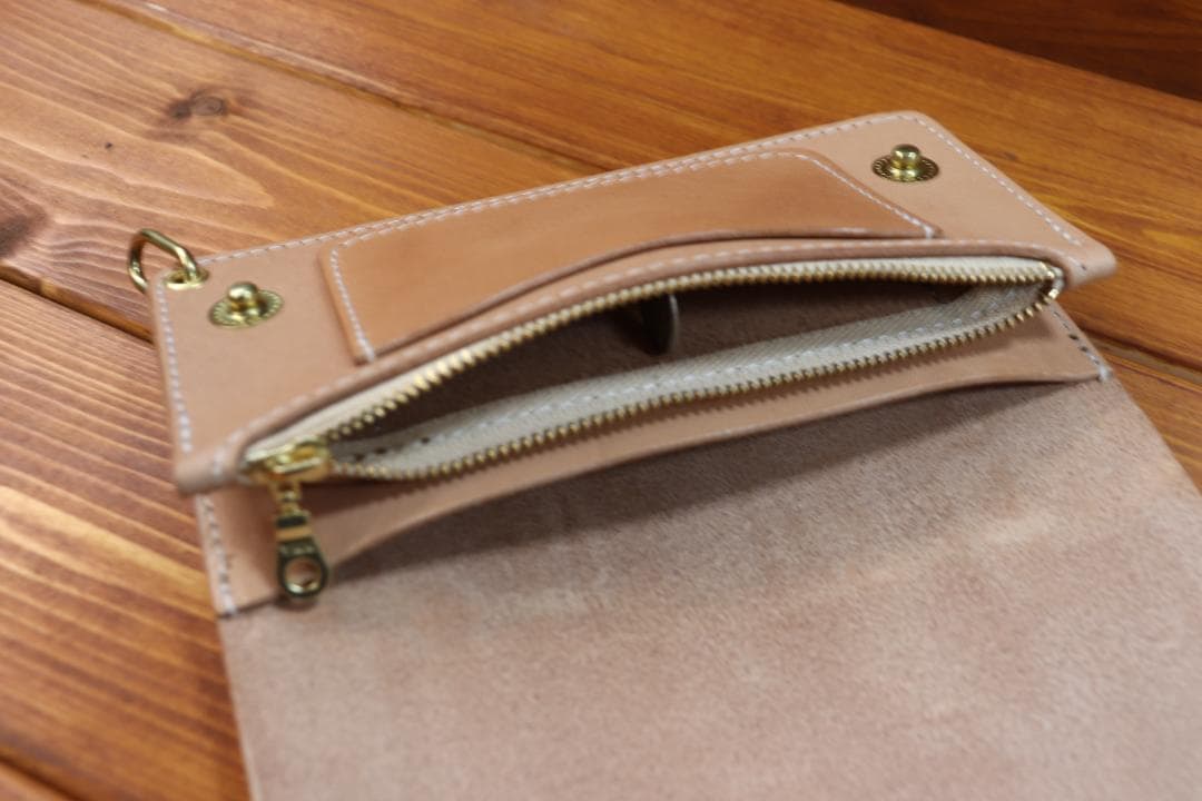 ロングトラッカーウォレット 真鍮 生成 白糸 栃木レザー