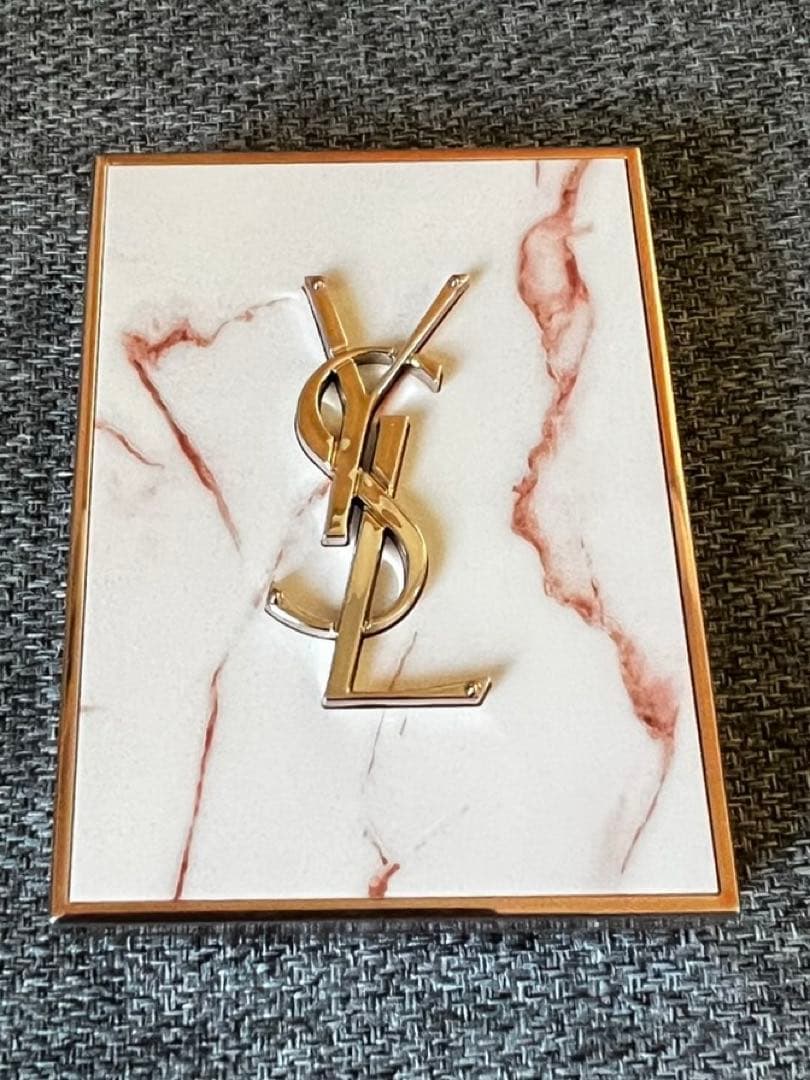 【限定色】：イヴサンローラン クチュール ミニ クラッチ 825アイシャドウ ysl #クチュールミニクラッチ 825 BURNING DESIRE ⁡ 久々の縦割り