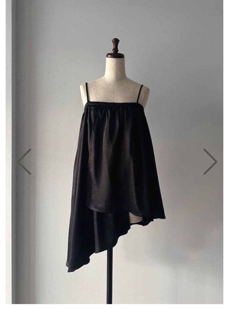 新品room306 Tops/pants(数回着用) 𝐍𝐞𝐰 𝐀𝐫𝐫𝐢𝐯𝐚𝐥 ⁡ ✔︎Pleats Design Tops ￥14,520 tax in