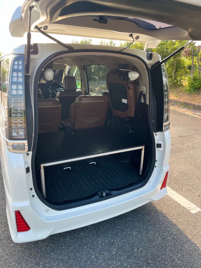 ８０ヴォクシー ノア　エスクァイア　ベッドキット　収納キット　カーボンシート巻 マットつき 80系 ヴォクシー ノア エスクァイア 収納 ベッドキット 車