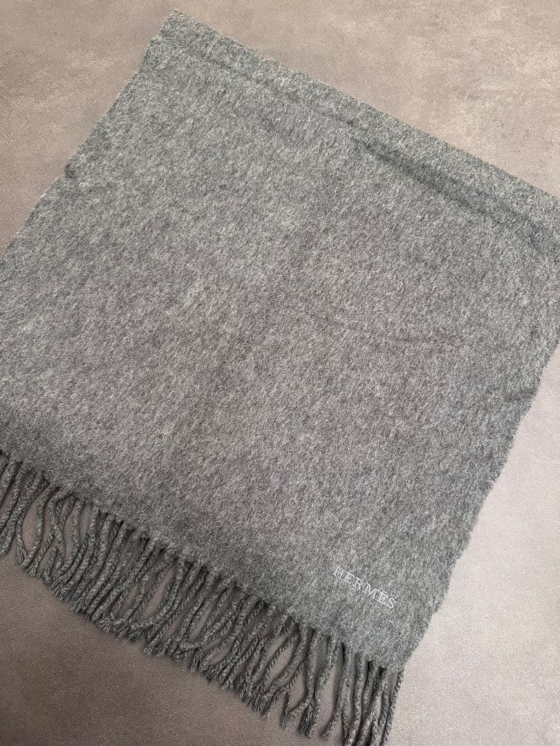 HERMES グレー カシミヤ マフラー エルメス 黒/グレー ユニセックス マフラー HERMES – 銀蔵オンライン