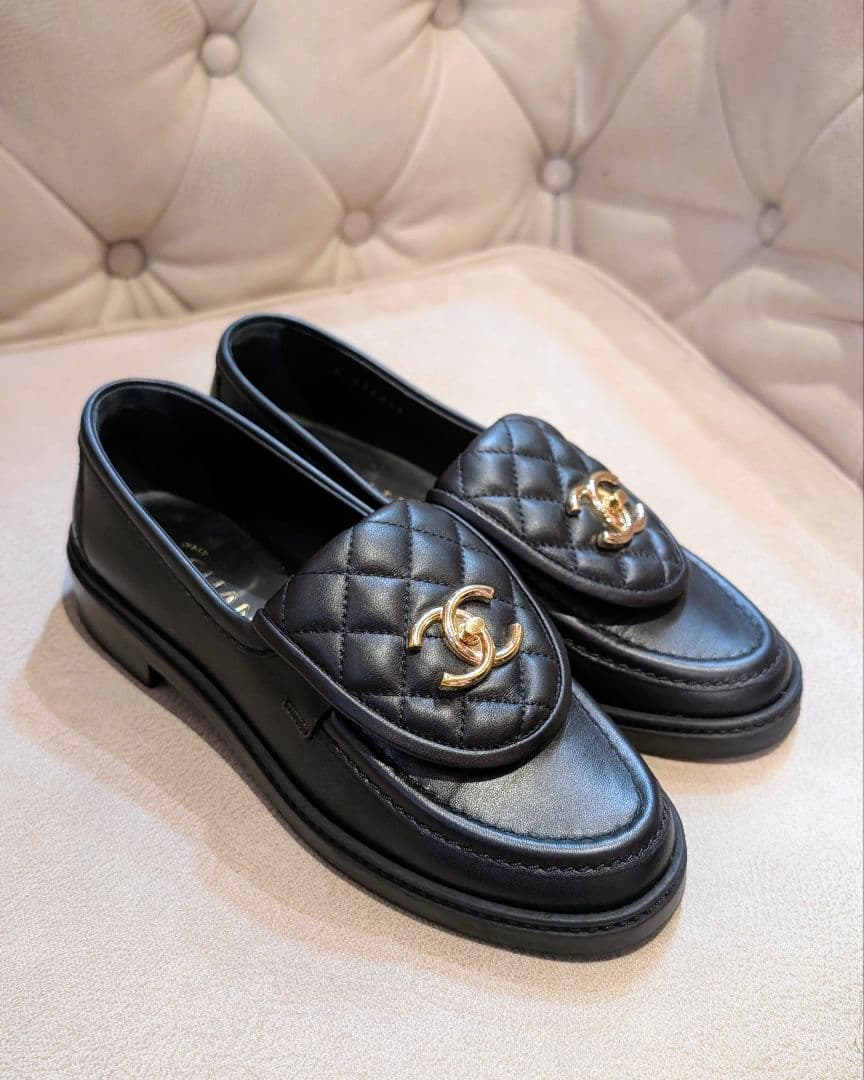 オーロラ　美品 CHANEL ターンロック ローファー 36 ゴールド金具 CHANEL（シャネル） ローファー ターンロック G36646 X56838 0Q809 36