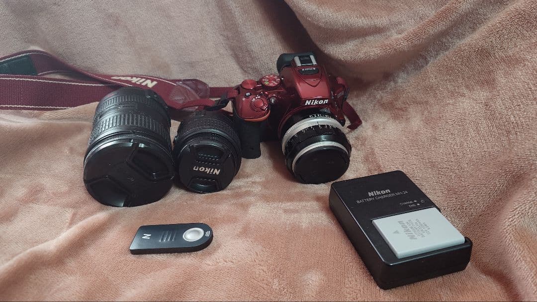 NIKKON Nikonデジタル一眼レフカメラ レッド D5500 ニコン、タッチパネル初搭載の一眼レフカメラ「D5500」 - 価格.com