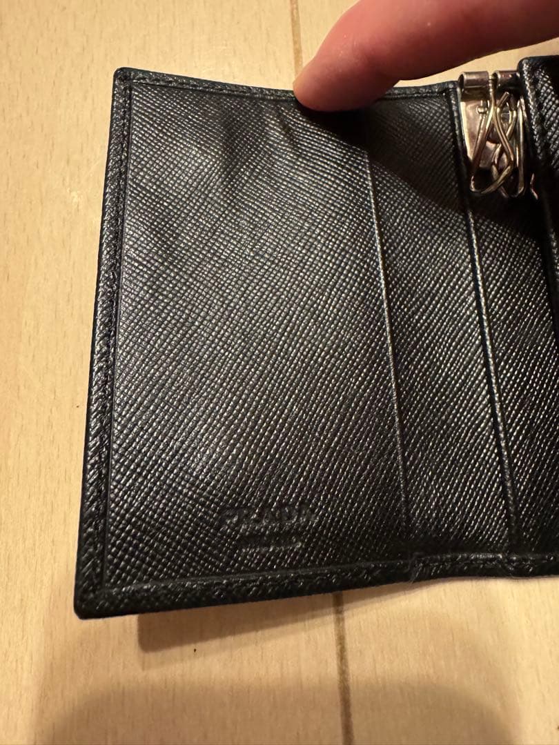 プラダ 6連キーケース トライアングルロゴ ナイロン レザー 黒 ユニ