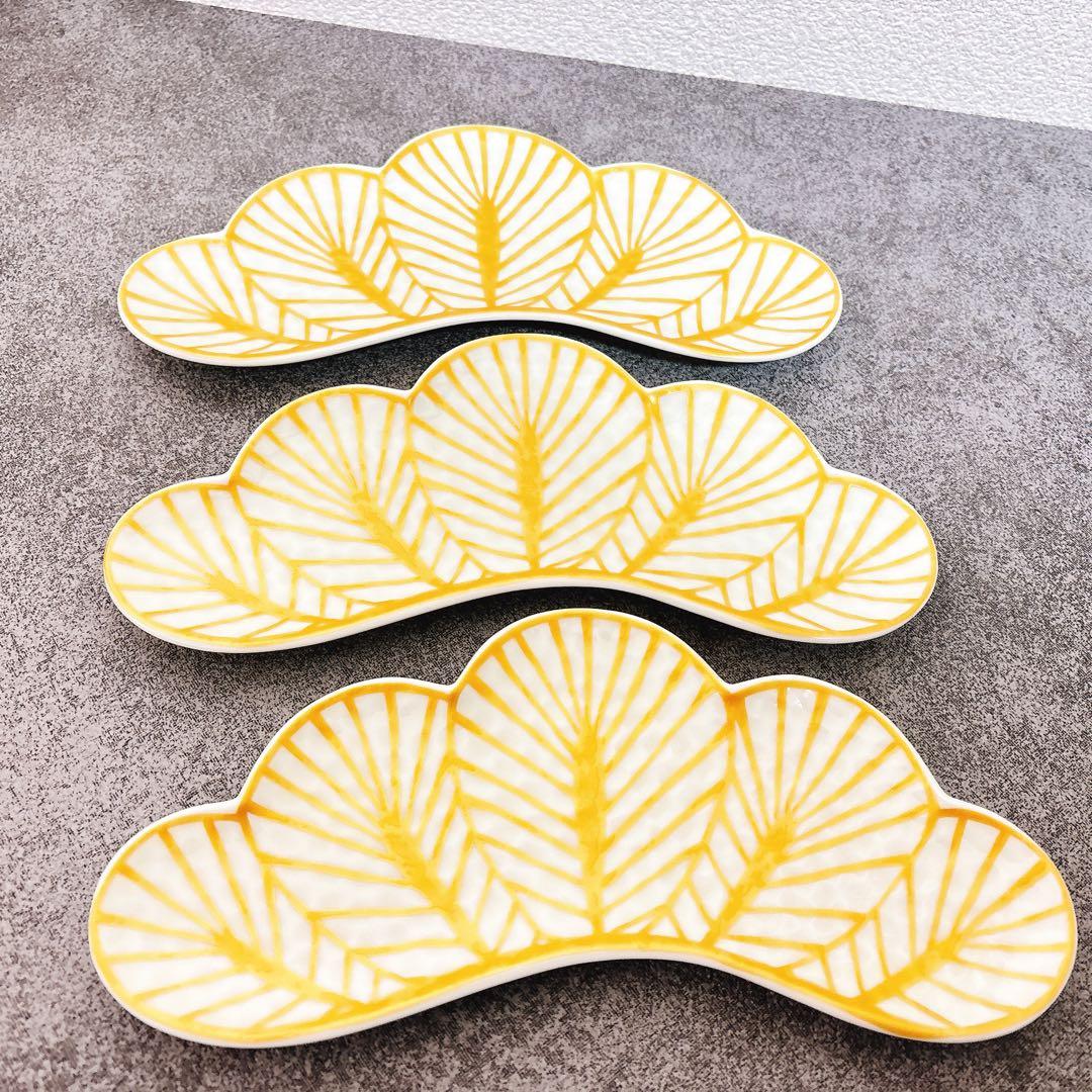 有田焼　幸楽窯　錦金松葉形前菜皿　白金　3点セット 専用化粧箱入】有田焼 幸楽窯 錦金松葉形前菜皿(白(金/銀) /茶緑(金/銀