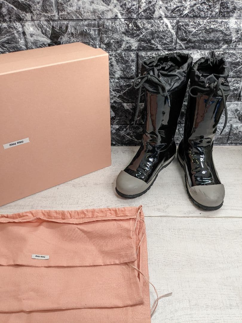 【箱付】MIUMIU　ミュウミュウ　レインブーツ　ブラック　黒 MiuMiu(ミュウミュウ) ブーツ(レディース) - ブランド通販のBUYMA