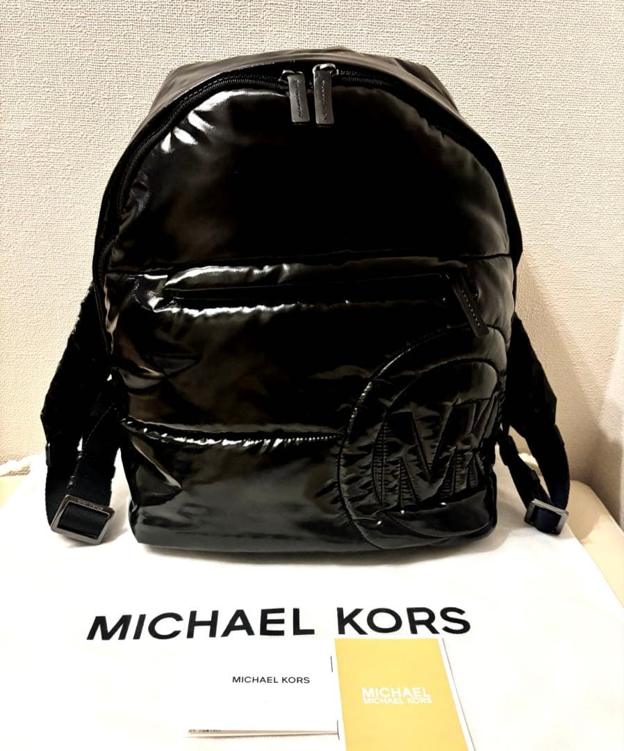 MICHAEL KORS マイケルコース リュック 黒 内綿入り 光沢感 保証書 MICHAEL KORS マイケルコース リュック 黒 内綿入り 光沢感 保証書