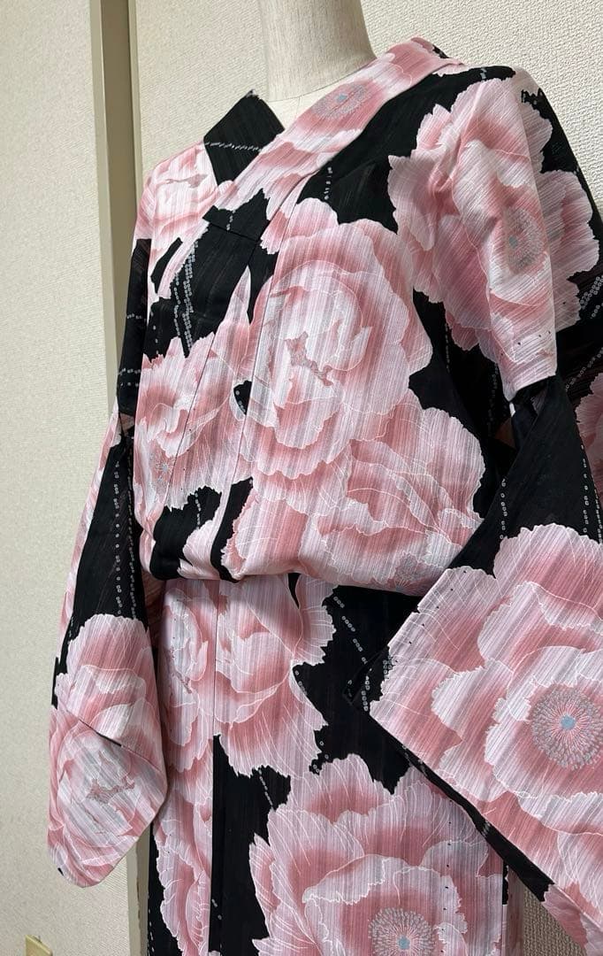 大人の高級浴衣 黒地 大きな薔薇 綿 シアー 変わり織 Pinky&Dianne