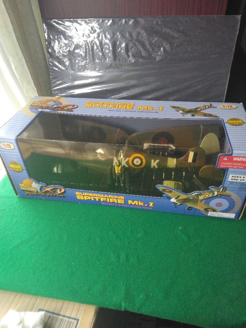 21stセンチュリートイズ スピットファイア Mk. I 1/18スケール 1/18 21st Century Toys 'Supermarine mk1 Spitfire' - YouTube