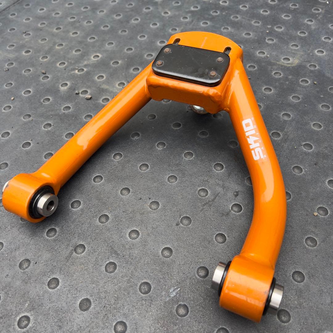 フロント アッパーアーム 18 20 21 クラウン スキッドレーシング