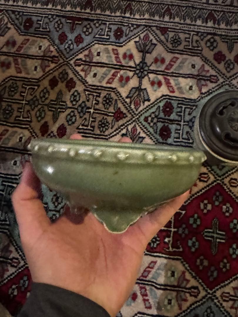 ‼️水芙蓉‼️早速半額→更に半額‼️リサイクルFORT‼️中国の青磁で三つ足香炉‼️ 水芙蓉‼️早速半額→更に半額‼️リサイクルFORT‼️中国の青磁で三つ足