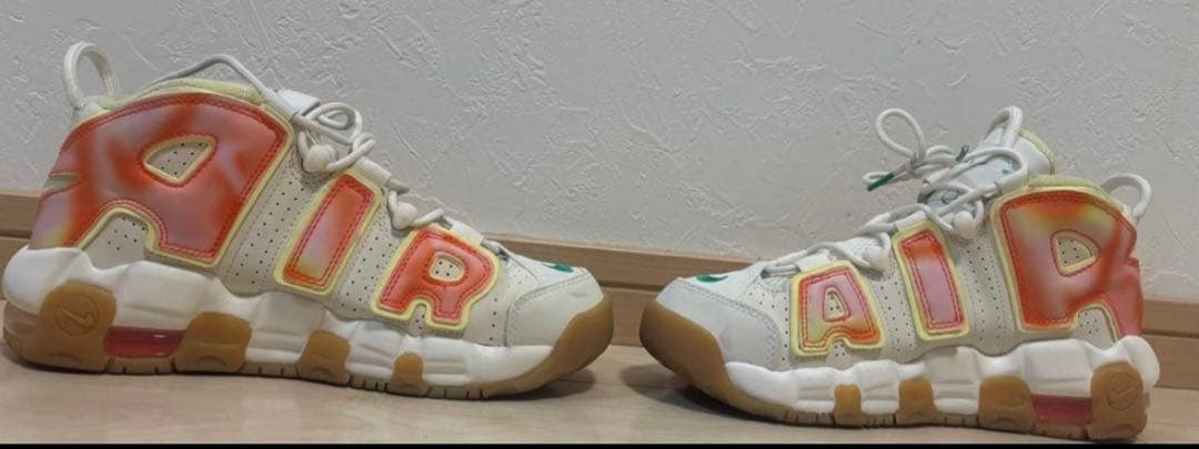 FB7702-100 NIKE モアアップテンポ 23.5cm GS モアテン