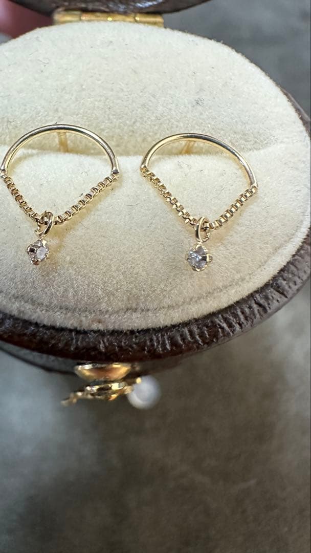 k10 0.02ct ペンデュラムダイヤモンドピアス