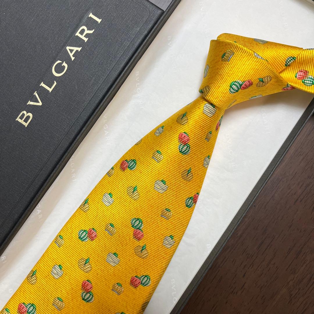 美品 ブルガリ ネクタイ 黄色 かぼちゃ柄 セッテピエゲ 派手 結婚式