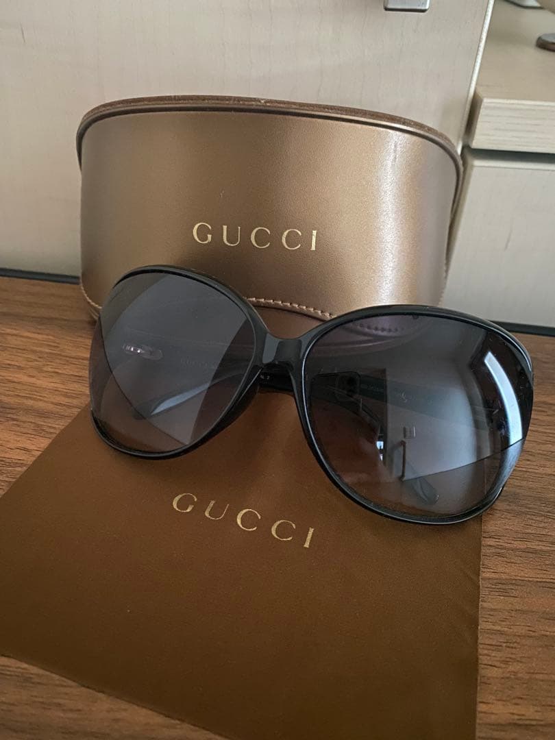 MONOTONE！GUCCI サングラスハートレディース黒ケース付き度なし GUCCI（グッチ） GUCCI GGロゴ サングラス ハート アイウェア