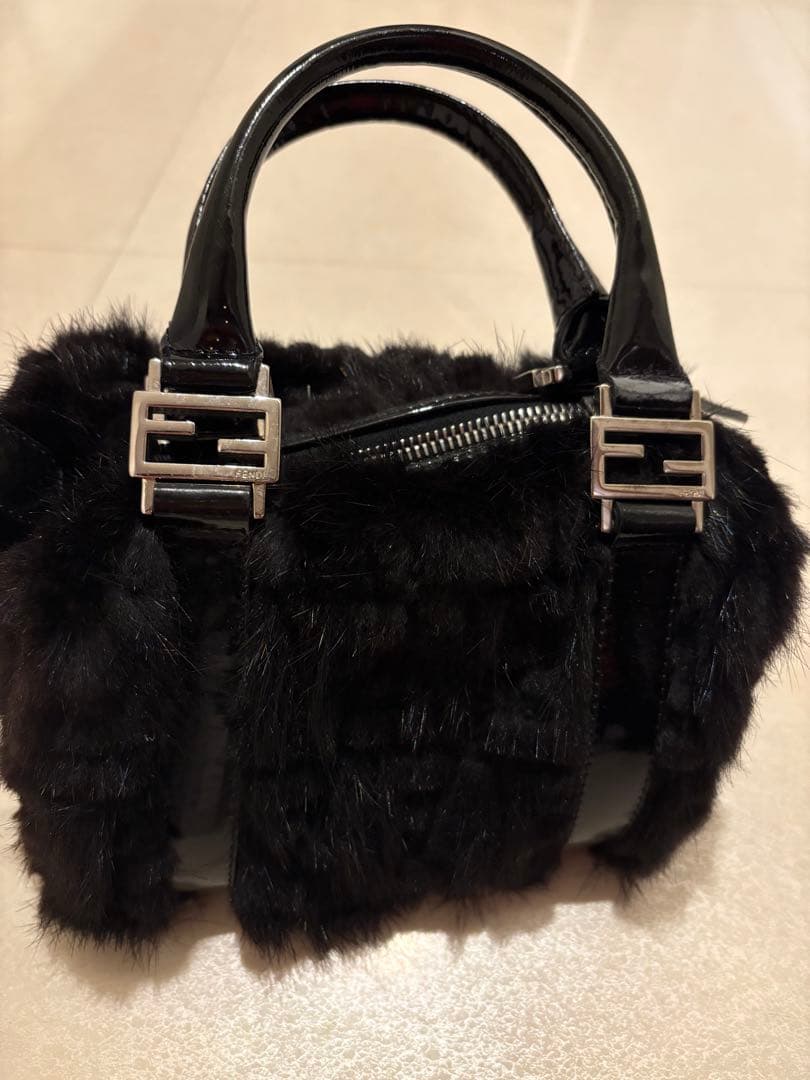 Fendi ブラックファーバッグ　F柄　希少　値下げ交渉有 フェンディ FENDI ショルダーバッグ ダブルバゲット ブラックレザー