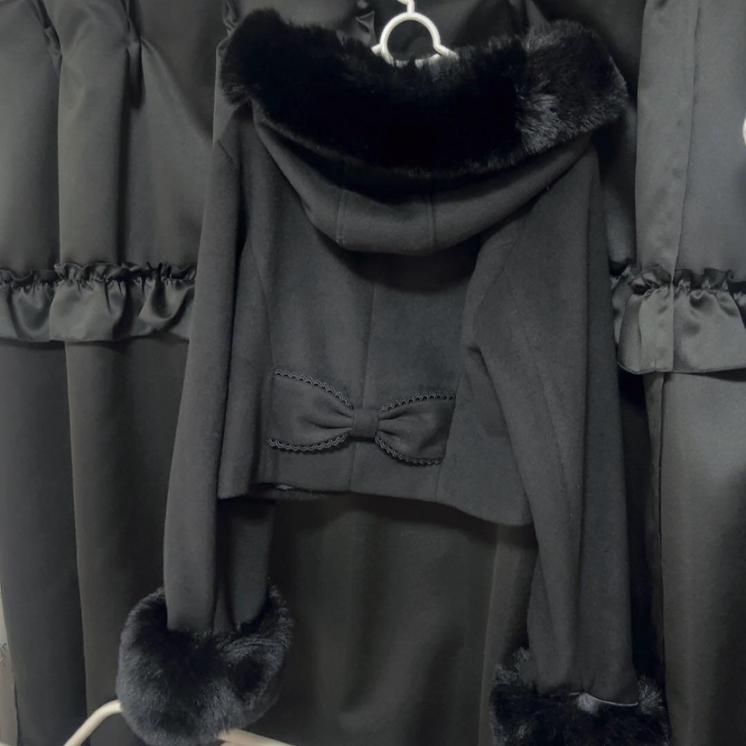 リズリサ ビジューリボンショートフードコート ブラック - メルカリ