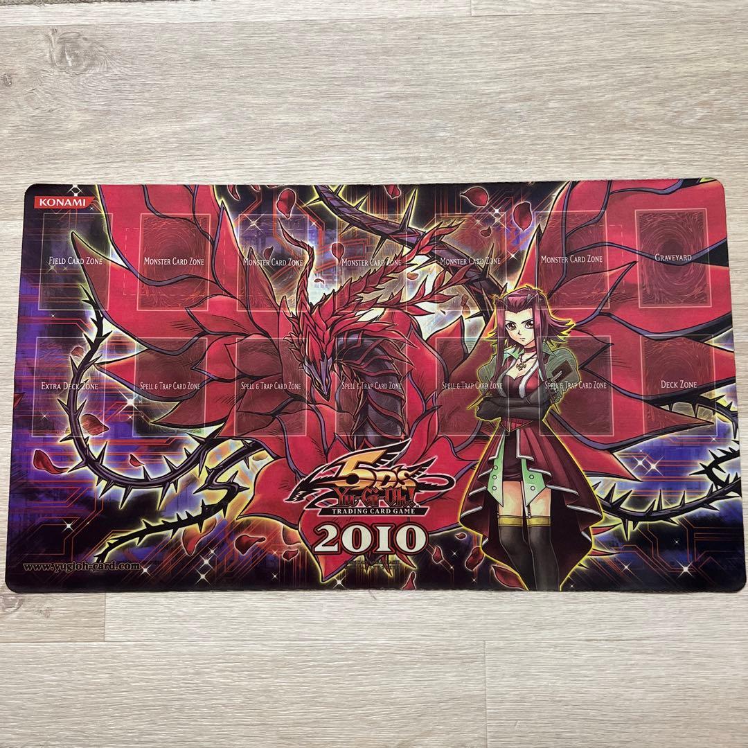 遊戯王 公式プレイマット 十六夜アキ&ブラックローズドラゴン 2010