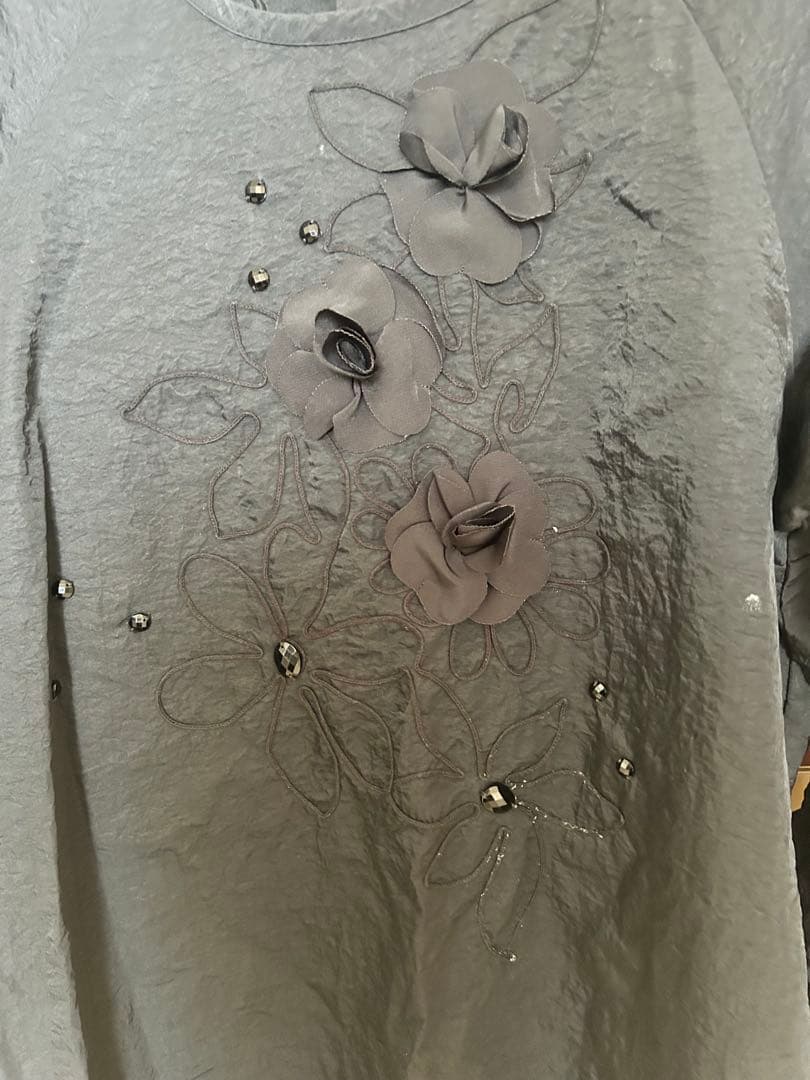 POTECHINO 黒い割烹着 花刺繍Potechino 花モチーフ割烹着 ホワイト