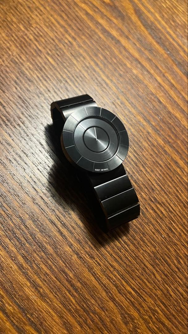 ISSEY MIYAKE TO 腕時計 ブラック 吉岡徳仁 イッセイ ミヤケ ウオッチ」から吉岡徳仁の“TOシリーズ”にブラックが再